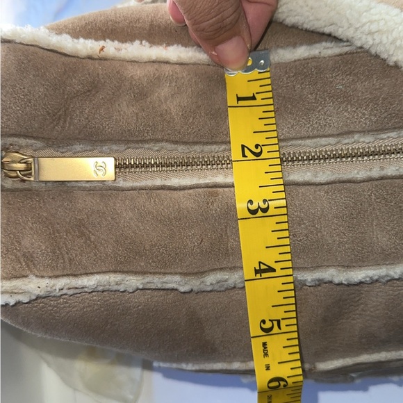 Shearling Chanel Bag - Picture 8 of 9